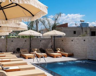 Hotel Kroi - Ksamil - Pool