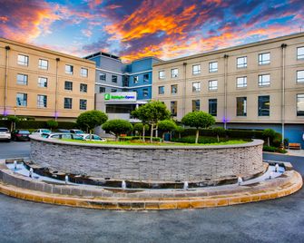 Holiday Inn Express Sandton - Woodmead By IHG - Sandton - בניין