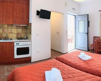 Petradi - Livadi - Quarto