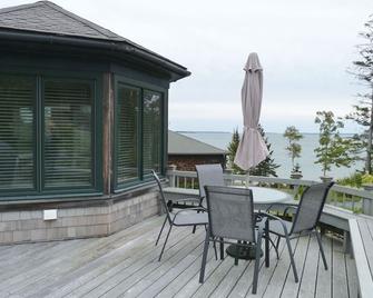 Mini Quiche - in Brooklin,Maine - Brooklin - Patio