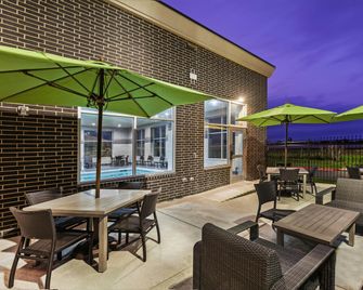Hampton Inn by Hilton Gardner Conference Center - Gardner - Patio