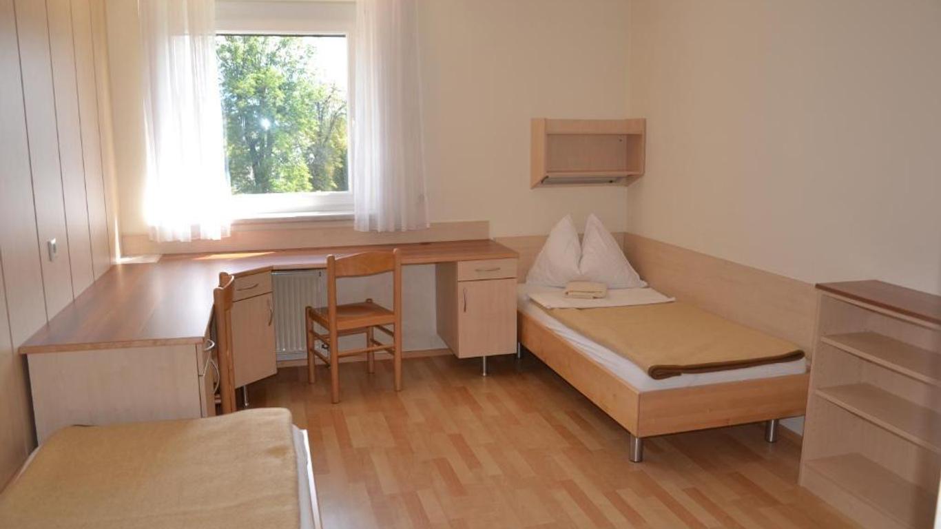 Mladinski dom - Hostel
