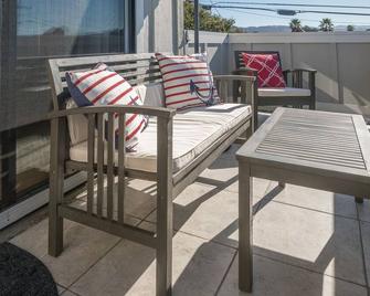Hilltop Haven - Seaside House - Views, Views, Views! - Seaside - Balcony