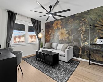 Hotel Zindel - San Diego - Living room