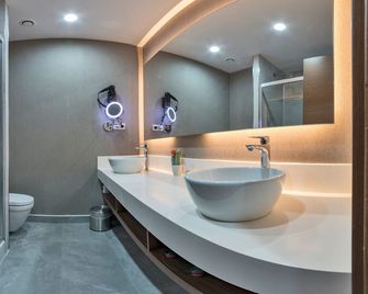 Land Park Hotel - Istanbul - Bathroom
