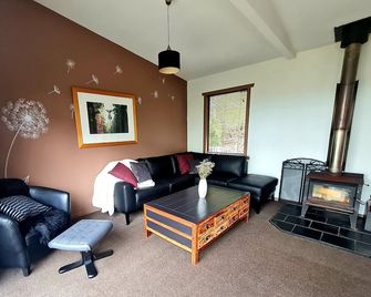 Peaceful, relaxing eco cabin surrounded by nature, 50 min from Hobart - Ranelagh - Living room
