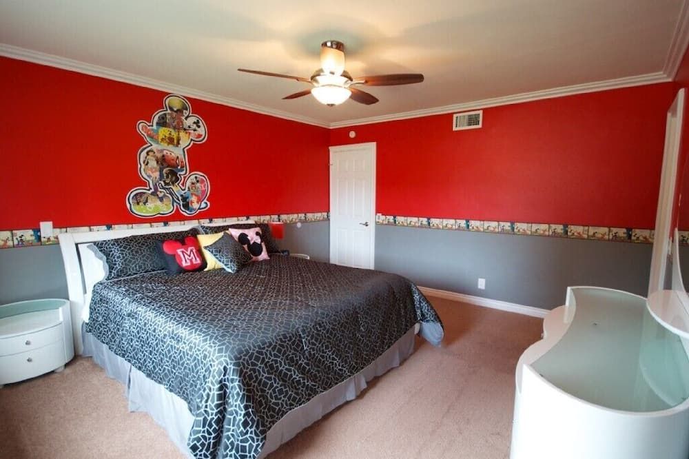 Castle House - Wonderland House - Anaheim - Bedroom
