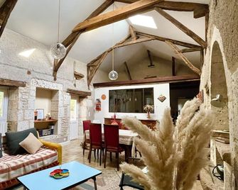 Ô Trois Puits - Cahors - Pokój dzienny