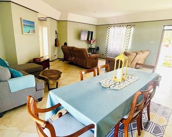 Serenity by the Sea: Ocean Front Villa with Pool - Saint James - Dining room