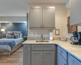 Urban Hideaway: Cozy Studio with Pool Access - Nashville - Cocina