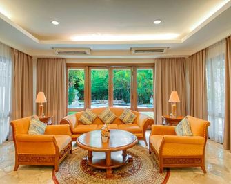 Lorin Solo Hotel - Surakarta - Oleskelutila