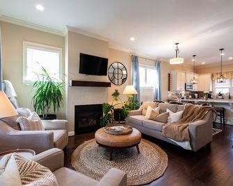 Stay in Norton Commons - Walk to shop, eat & play! - Prospect - Living room