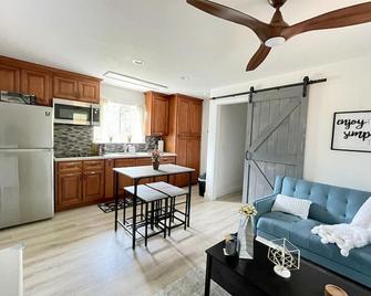 Modern Private Unit With Serene Backyard - San Jose - Kitchen