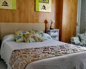 Pensión Residencia Miñones - Zas - Habitación
