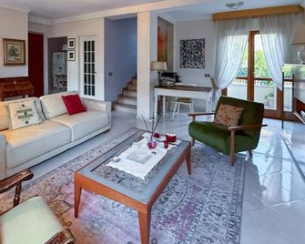 Cozy Home In Venafro With Wifi - 베나프로 - 거실