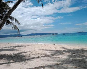 Jewel Inn - Boracay - Beach