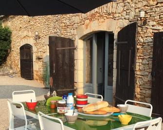 Magnificent barn, 8 people 4 bedrooms, private heated pool, countryside - Brengues - Patio