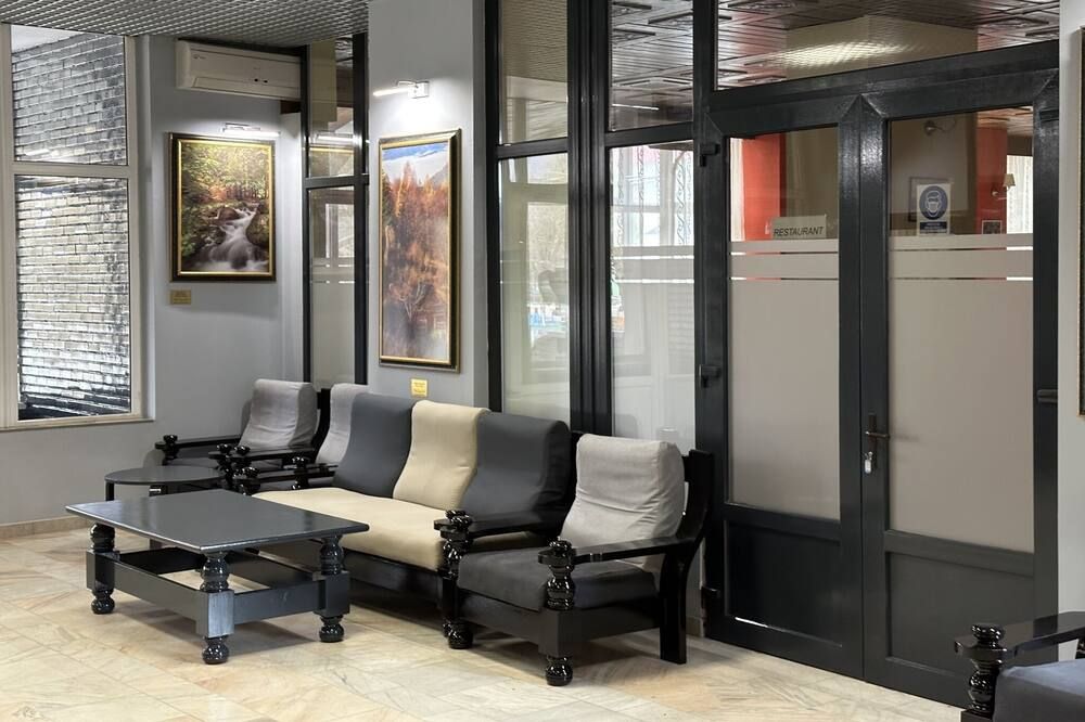 Petrosani Camere de Inchiriat - Hotel Petroshani srl - Petrosani - Лоббі