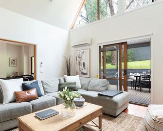 Collins Street House in Red Hill - Red Hill - Living room