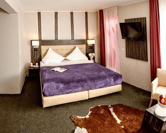 Hotel Famosa - Düsseldorf - Bedroom
