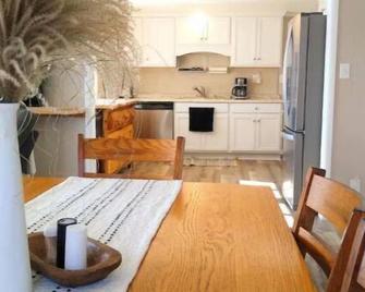 Lake Haven Cottage • Fun Summer Get Away! fishing and kayaks! - Warsaw - Keuken