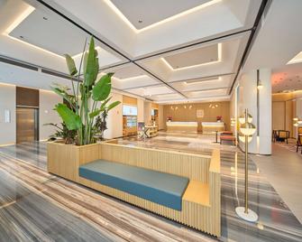 Hilton Garden Inn Huludao Longxing Road - Huludao - Lobby