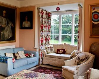 Lower Buckton House in country just 10 miles west Ludlow. Family, friends & pets - Bucknell - Sala de estar