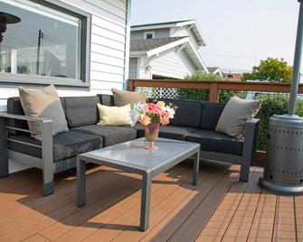 Views of Ocean and Iconic Morro Rock, Beach Cottage - Morro Bay - Balcony