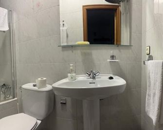 Hostal Los Amigos - Siruela - Baño