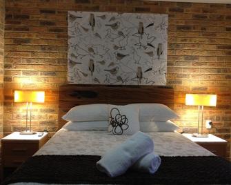 Hawks Nest Motel - Tea Gardens - Bedroom