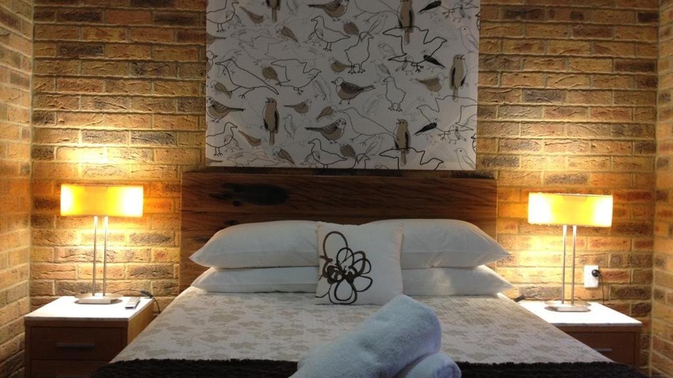 Hawks Nest Motel