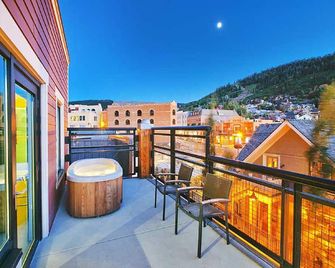 Main & SKY - Park City - Balcón