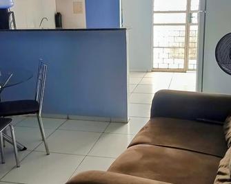 Apartamento Mobiliado à Dois Quarteirões do Centro - Davinopolis - Living room