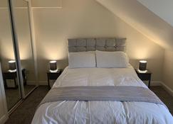 Ayr Loft Apartment with Fabulous Views - Ayr - Bedroom