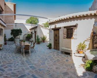 Self catering Callejón del Pozo for 7 people - Gálvez - Patio