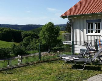 Bright vacation apartment at Landhof Rothenberg - with views of meadows and forests - Rothenberg - Patio