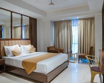 The Shiv Grand - Gāndhīdhām - Bedroom