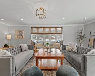 General Williams Estate House Lenox/Stockbridge - Stockbridge - Living room