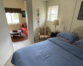 Private, Quiet, Cozy. Long-term rentals encouraged. - Sheridan - Bedroom