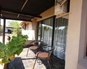 African Rock Lodge - Hoedspruit - Патіо