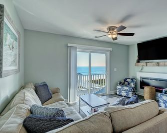 Renew! Oceanfront Home | Pool | Hot Tub | Elevator - Sneads Ferry - Sala de estar