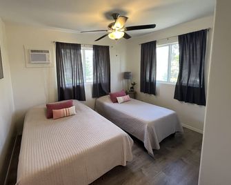 Exceeding Expectations at Hale Aloha Kaloli~Air Conditioning Throughout the Home - Keaau - Спальня
