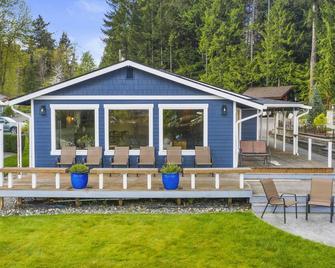 Idyllic Lakeside Getaway - Hidden Gem - Snohomish - Patio