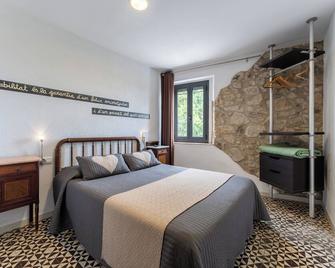 Rural House with Jacuzzi - Torroella de Fluvià - Habitación