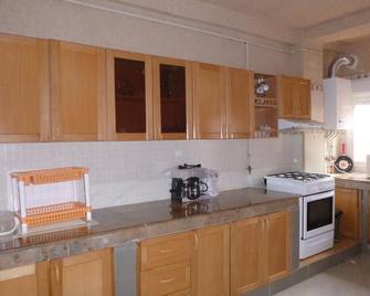 Apartment F3 new air-conditioned Ain El Turk near beach - Ain el-Turck - Cocina