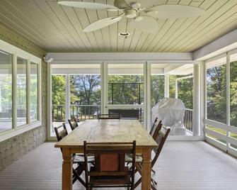 Beautiful Waterfront Home in the Foothills of the Berkshires - Copake - Dining room