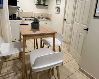 Cozy 1-bedroom apartment in enjoyable Santa Ana - Santa Ana - Dining room