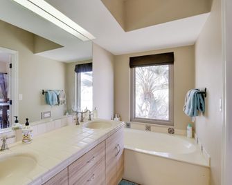 Roadrunner Roost at Rams Hill Golf Resor - Borrego Springs - Bathroom