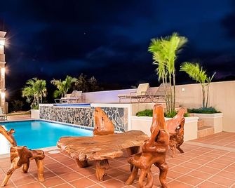 La Vue Boutique Inn - South Hill - Piscina