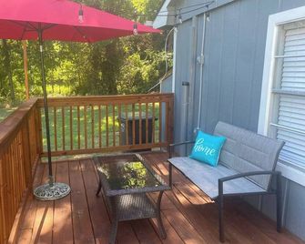Casa Hornitos/Beautiful Cottage 8 min from lake - Livingston - Balcón
